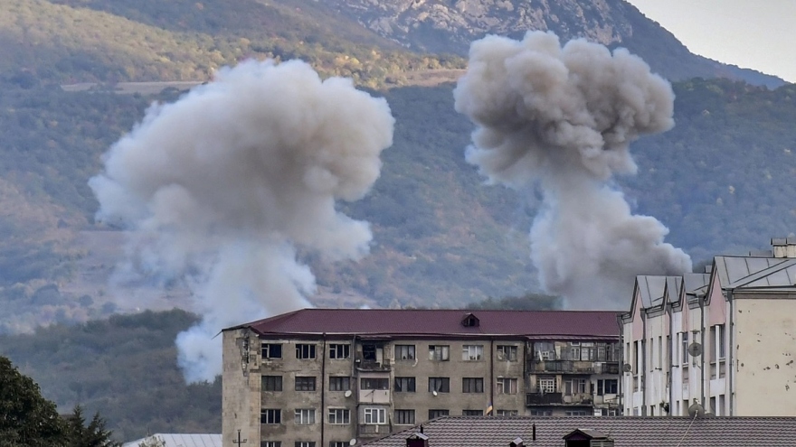 Ảnh: Thủ phủ của vùng Nagorno-Karabakh dưới hỏa lực bắn phá của đối phương